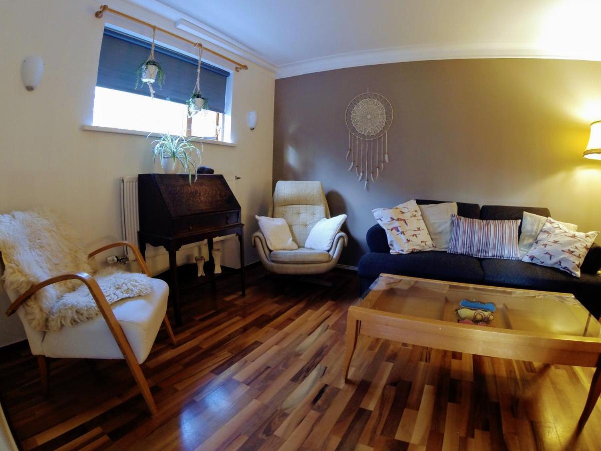 Skjolbraut - Cozy Apartment - Central Location - Free Parking - Close To A Public Swimming Pool And Sky Lagoon レイキャヴィーク エクステリア 写真